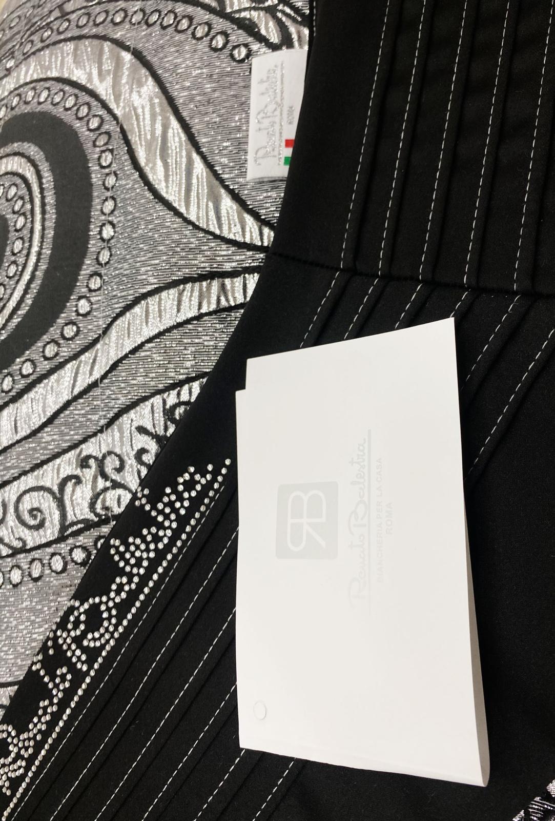 Trapuntino Luana Renato Balestra con fascia & logo composto da piccoli Swarovski