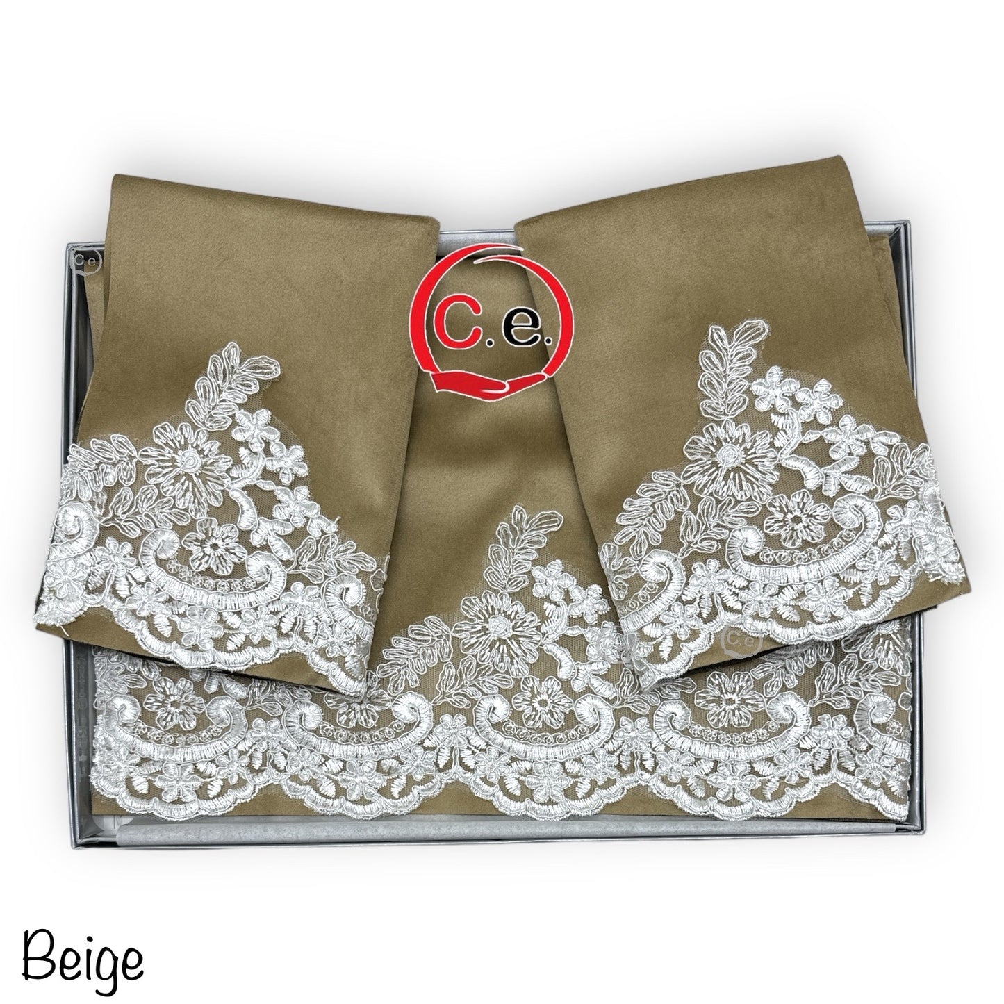 Tris centri in velluto con pizzo in rebrodè