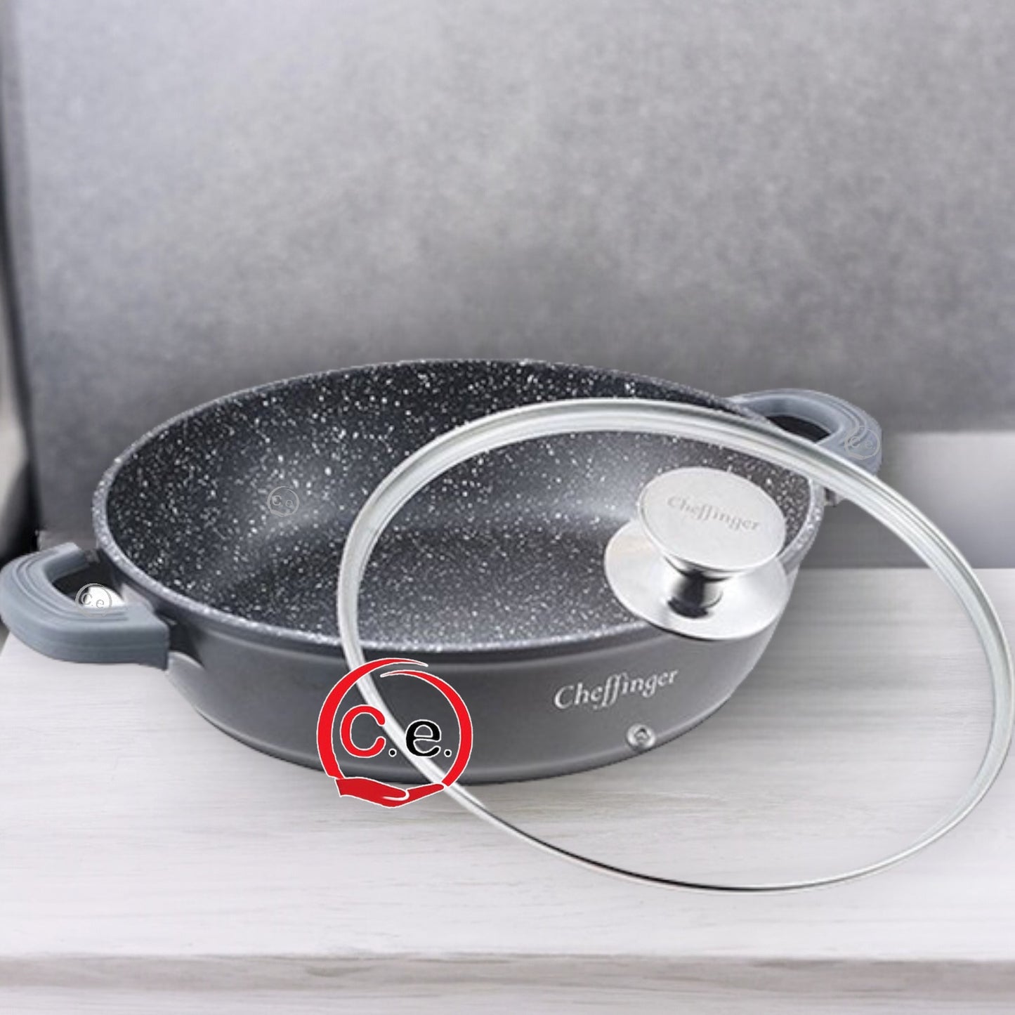Tegame in pietra lavica con coperchio in vetro Cheffinger e manici rimovibili in silicone