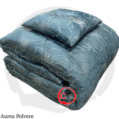 Trapunta/Piumone Aurea in soffice raso jacquard con cuscino arredo coordinato.