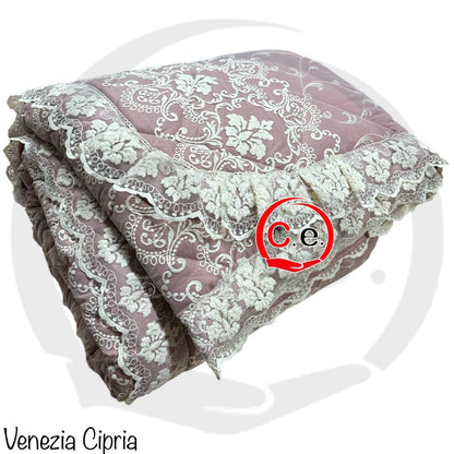 Trapunta/Piumone Venezia Coconuda ricamata con pizzo rebrodè 2 cuscini arredo coordinati